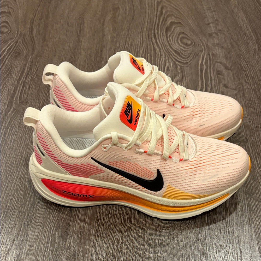 Nike Women's Pink White Black Gradient Athletic Running Shoes